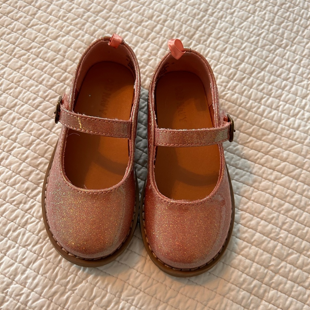 Toddler size 8 Old Navy glitter pink Mary Jane velcro shoes. EUC, worn twice